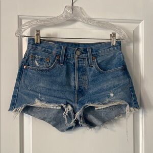 Like New Levi’s Original High Rise Button Fly Medium Wash Jean Shorts Size 25